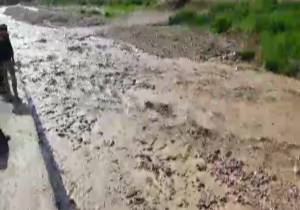 چشم&zwnj;انتظاری ساکنین روستای پران پرویز برای ساخت پل + فیلم