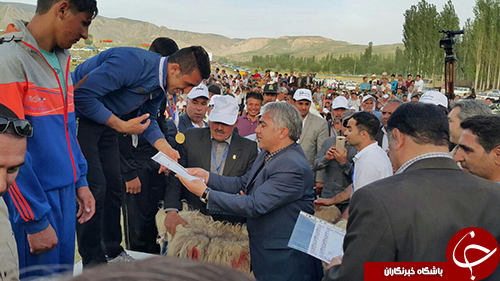 برگزاری مسابقات کشتی با چوخه در قوچان+ تصویر