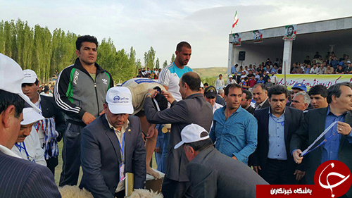 برگزاری مسابقات کشتی با چوخه در قوچان+ تصویر