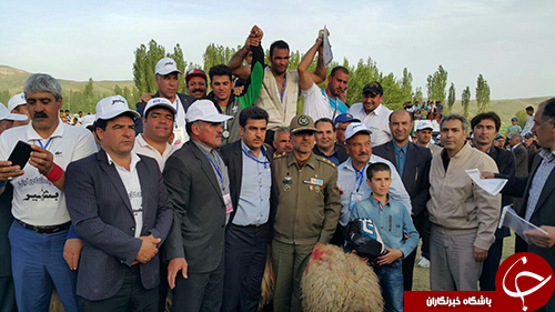 برگزاری مسابقات کشتی با چوخه در قوچان+ تصویر