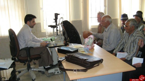 جراحی و ارائه خدمات رایگان چشم پزشکی به 11هزار بیمارتوسط چشم پزشک تبریزی