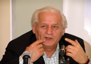 اظهارنظر اکبر عالمی درباره اقتصاد مقاومتی/ فکر کنیم فیلم را از حساب خودمان می‌سازیم!