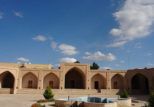 احیاکاروانسرای عباسی و مجموعه خواجه درآران و بیدگل