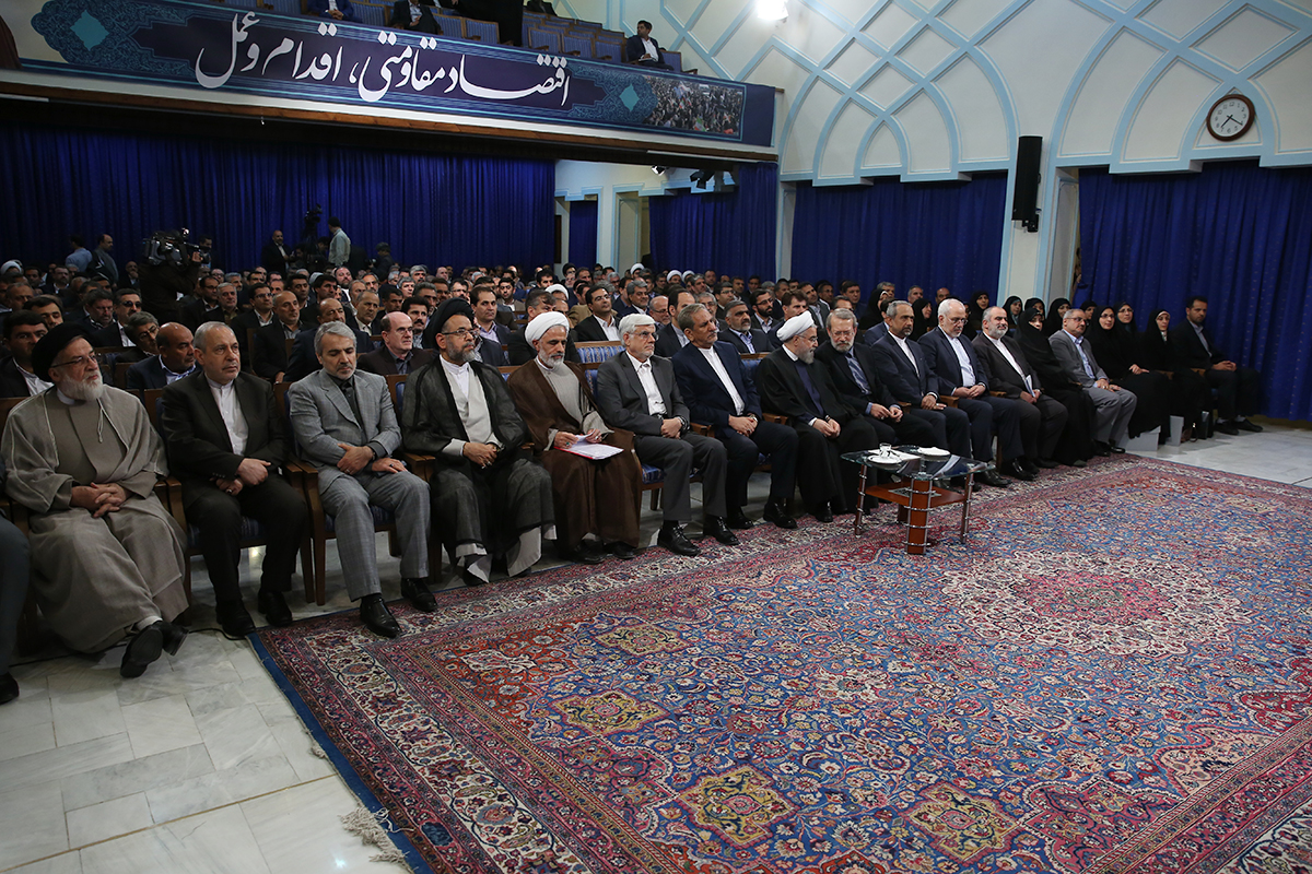 از گفت&zwnj;وگوی کوتاه ظریف با مینو خالقی تا اعتراض یکی از منتخبین!