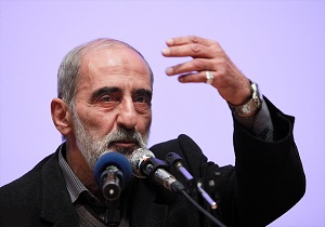برای بازپس‌گیری ۲ میلیارد دلار اموال غارت شده کشورمان، تنگه هرمز را ببندید