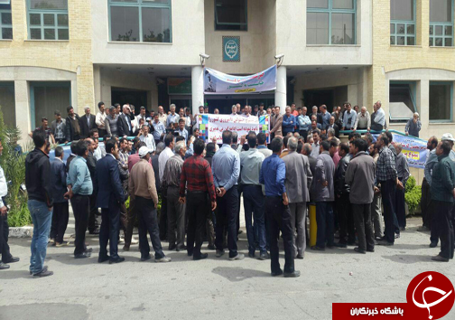 تجمع دامداران هم اکنون در مقابل جهاد کشاورزی استان اصفهان