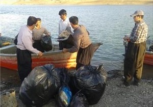پاکسازی سد قشلاق سنندج توسط دوستداران محيط زيست
