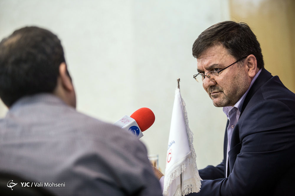 رقابت &laquo;لاریجانی&raquo; و &laquo;عارف&raquo; به داخل صحن بکشد، هردو می&zwnj;بازند/ تکاپو برای تشکیل &laquo;فراکسیون سوم&raquo;/ لاریجانی تفکرات امید، معتدلین و مستقلین را به هم نزدیک کنند/ مجلس در انتظار 