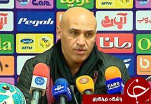 منصوریان: نفت حاکم بازی با فولاد بود/ من در بازی های تیمم 2 کیلو وزن کم می کنم