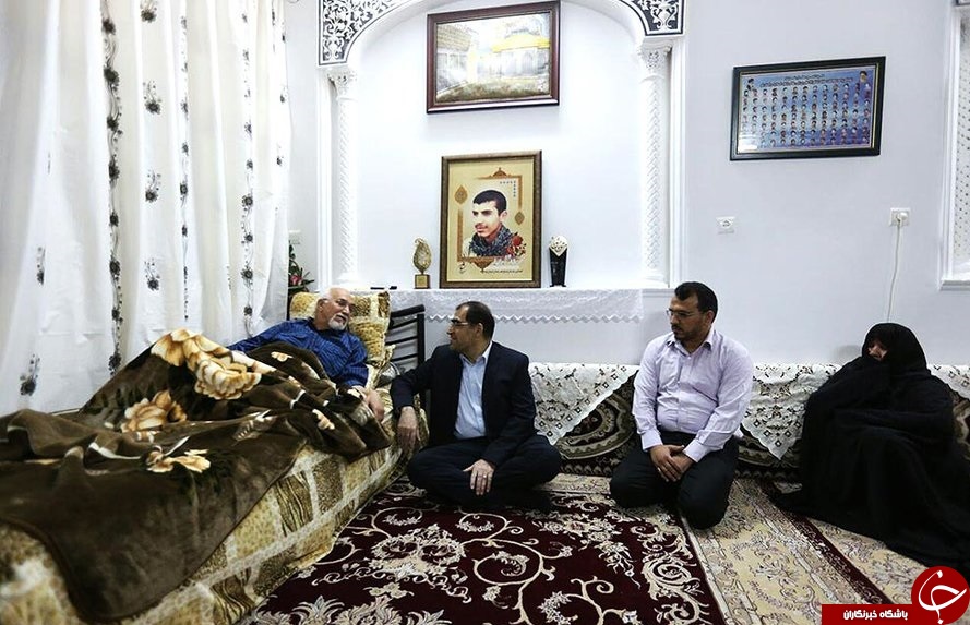 دیدار سرزده وزیر بهداشت با خانواده شهید ماهرخ+ تصاویر
