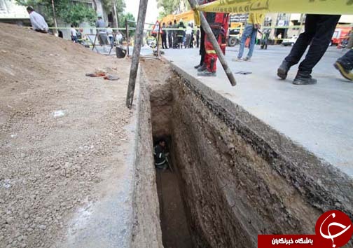 نجات کارگر مدفون شده از زیر آوار + تصاویر