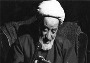 جوانی که برای نماز شب، رضایت مادرش را جلب می‌کرد