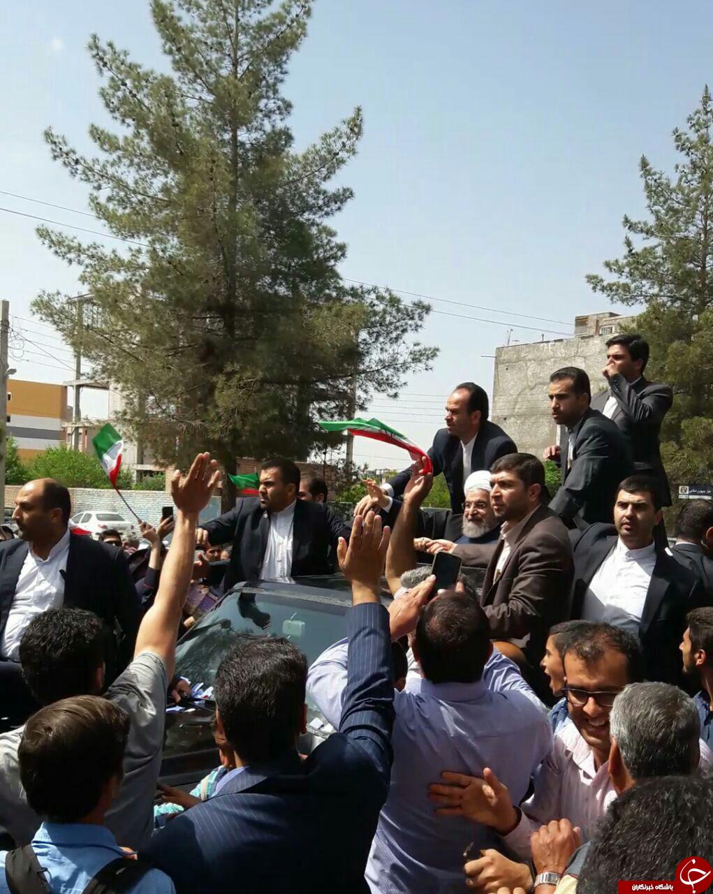 تصاویر استقبال پرشور مردم کرمان از رییس جمهور