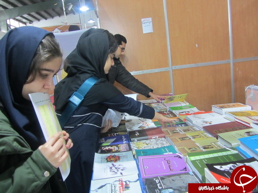 از تهویه نامناسب فضای نمایشگاه تا صف طولانی عابر بانک ها/ از غرفه های دانش آموزی نمایشگاه کتاب امسال چه خبر؟