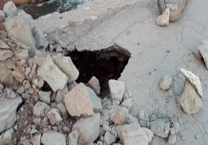 عبور و مرور از پل شکسته کمبربندی مسجد سلیمان + فیلم