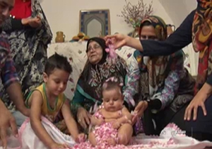 آئین گل غلتان نوزادان در سمنان + فیلم