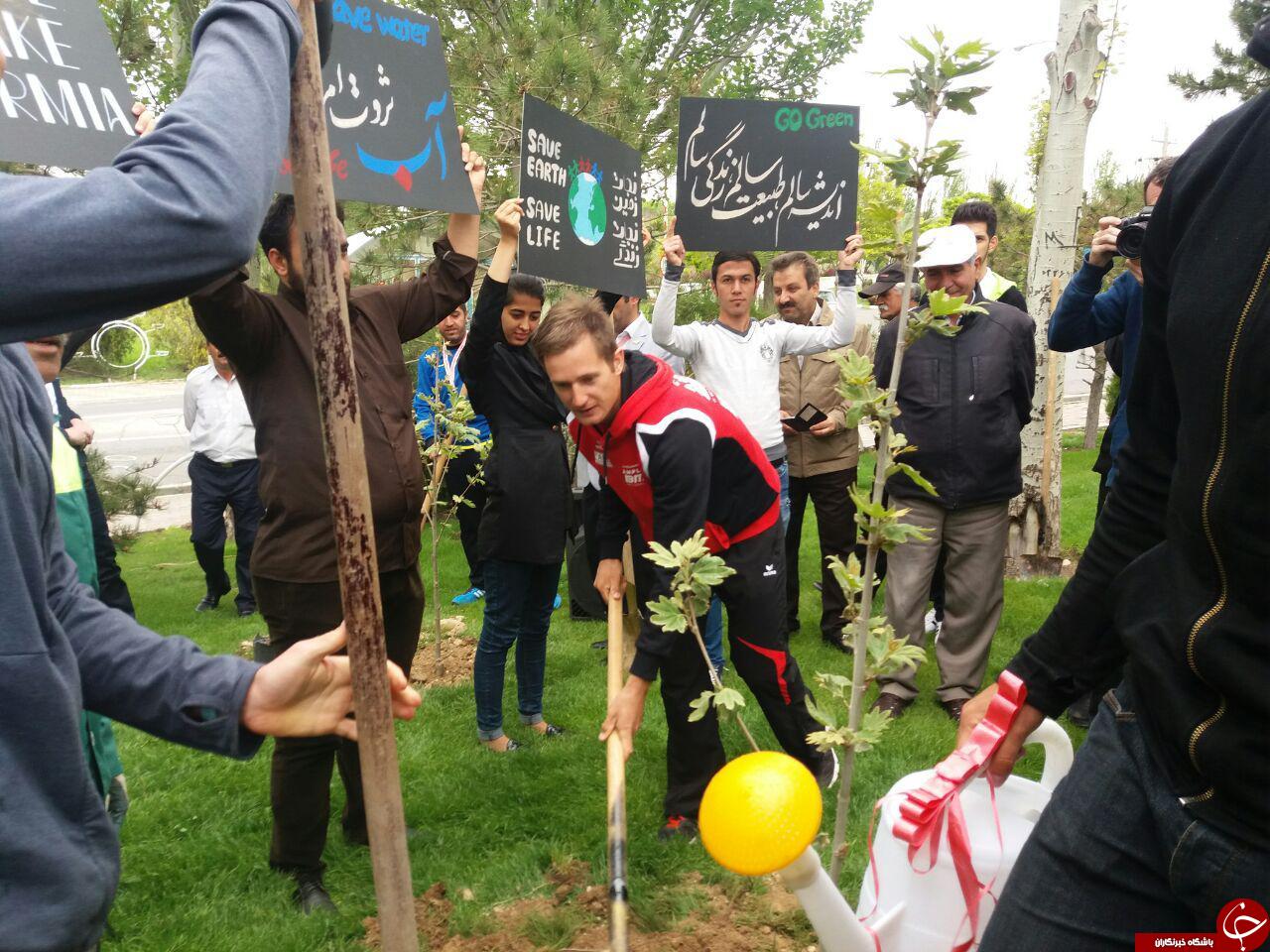 کاشت درخت توسط دوچرخه سواران تور بین المللی آذربایجان