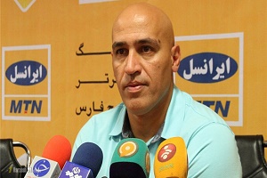 منصوریان: نیمکت استقلال را به قیمت زمین خوردن مظلومی نمی خواهم/ باز مدرسه ام دیر شد!