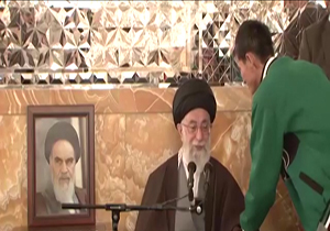 دیدار خانواده شهدای مدافع حرم افغانستانی با رهبر معظم انقلاب + فیلم
