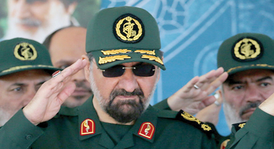 لباس رزم پوشیده ام تا هر کمکی لازم باشد انجام دهم/ 