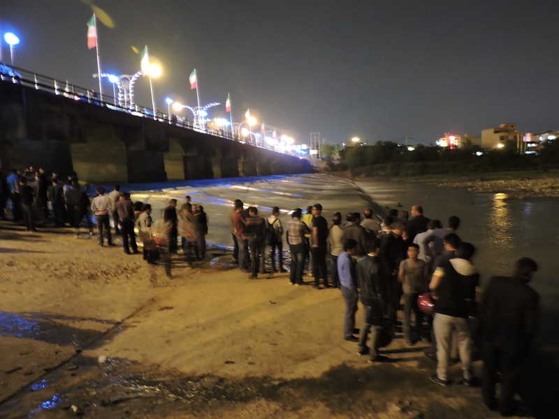نجات جان مرد جوان از رودخانه + تصاویر