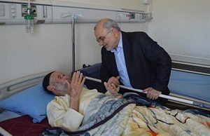 عیادت استاندار قم از خادم امام خميني (ره)