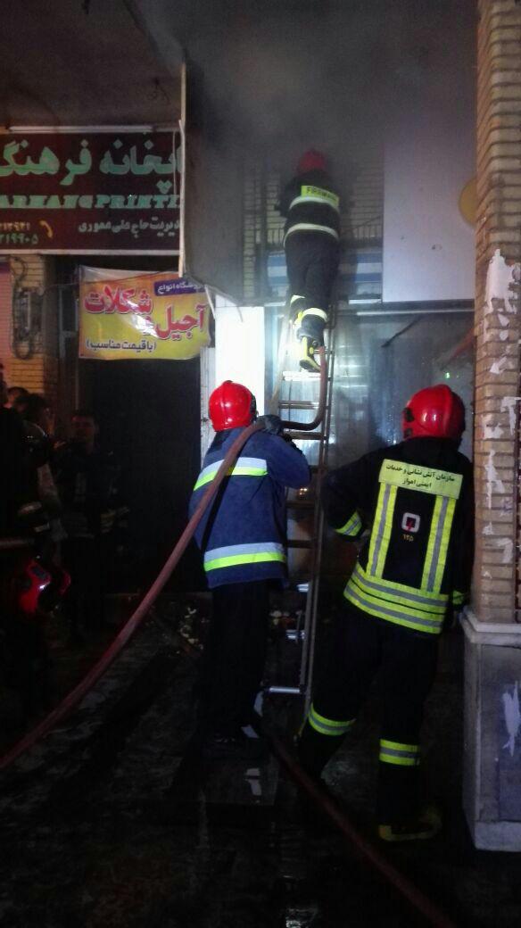 فروشگاه کفش در محاصره آتش + تصاویر