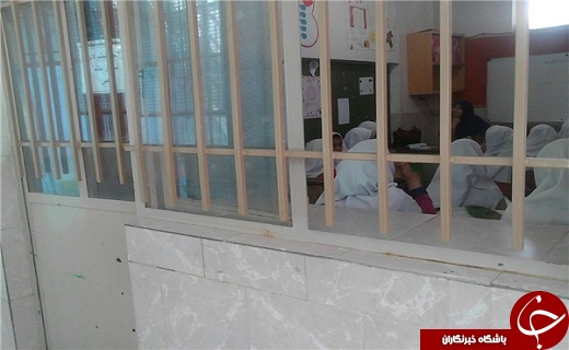تحصیل ۷۰۰ دختر و پسر دبستانی در مدرسه ۶۷ ساله