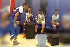 فیلم چالش سطل زباله بازیکنان استقلال در رختکن