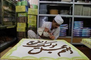 پخت كیك ۱۱۸۲ كیلویی به مناسبت نيمه شعبان در اهواز