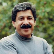 شیون فومنی؛ شاعر دوزبانه