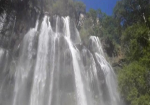 آبشار زیبا روستای دورک اناری + فیلم