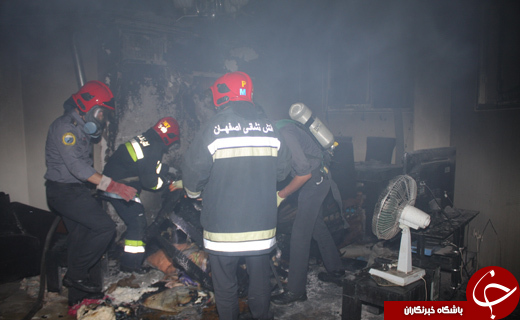 نجات 15 نفرگرفتار در آتش و دود
