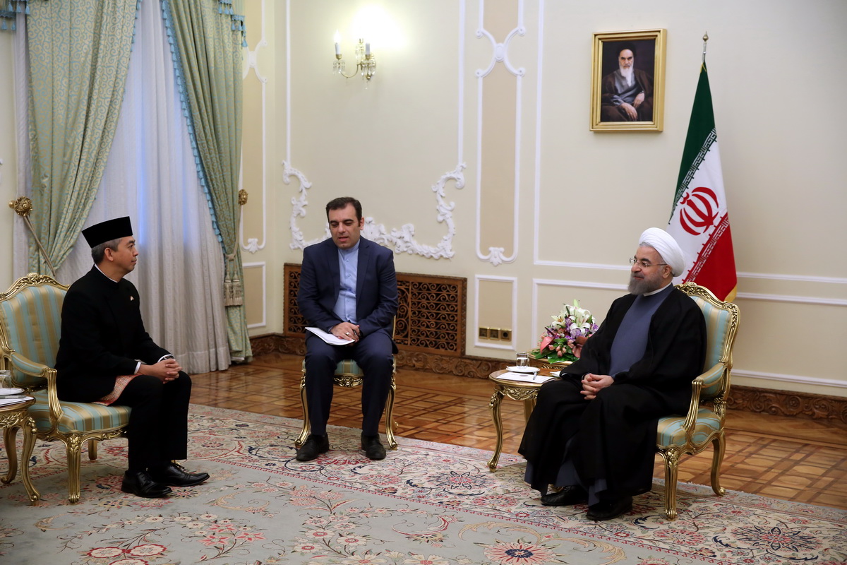 تهران و جاکارتا برای رفع مشکلات جهان اسلام همکاری خود را گسترش دهند تهران و جاکارتا برای رفع مشکلات جهان اسلام همکاری خود را گسترش دهند
