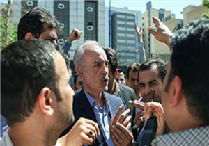 تجمع متقاضیان مسکن مهر پردیس مقابل شرکت عمران/ نریمان: کاری به تنهایی از وزارت شهرسازی برنمی&zwnj;آید