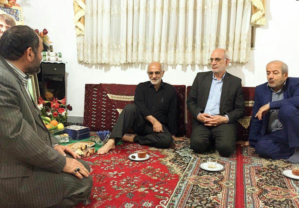 حضور معاون وزیر در منزل شهدای مدافع حرم + تصاویر حضور معاون وزیر در منزل شهدای مدافع حرم + تصاویر