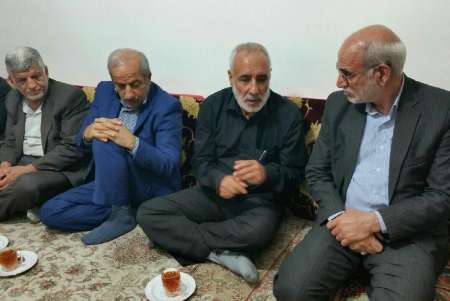 حضور معاون وزیر در منزل شهدای مدافع حرم + تصاویر حضور معاون وزیر در منزل شهدای مدافع حرم + تصاویر