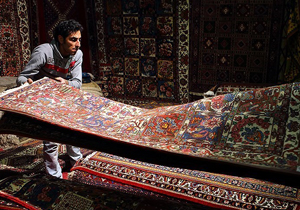 دستباف‌هایی که دیگر خریدار ندارد/ تاجر ایرانی در پاریس فرش ویتنامی می‌فروشد/ بازار از دست ‌رفته فرش دستباف اصفهان نیازمند رونق