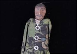مرمت عروسک ۱۵۰ ساله ایران