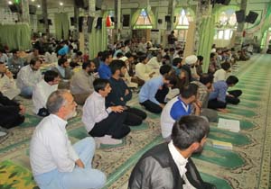 استقبال نوجوان از مراسم معنوی اعتکاف