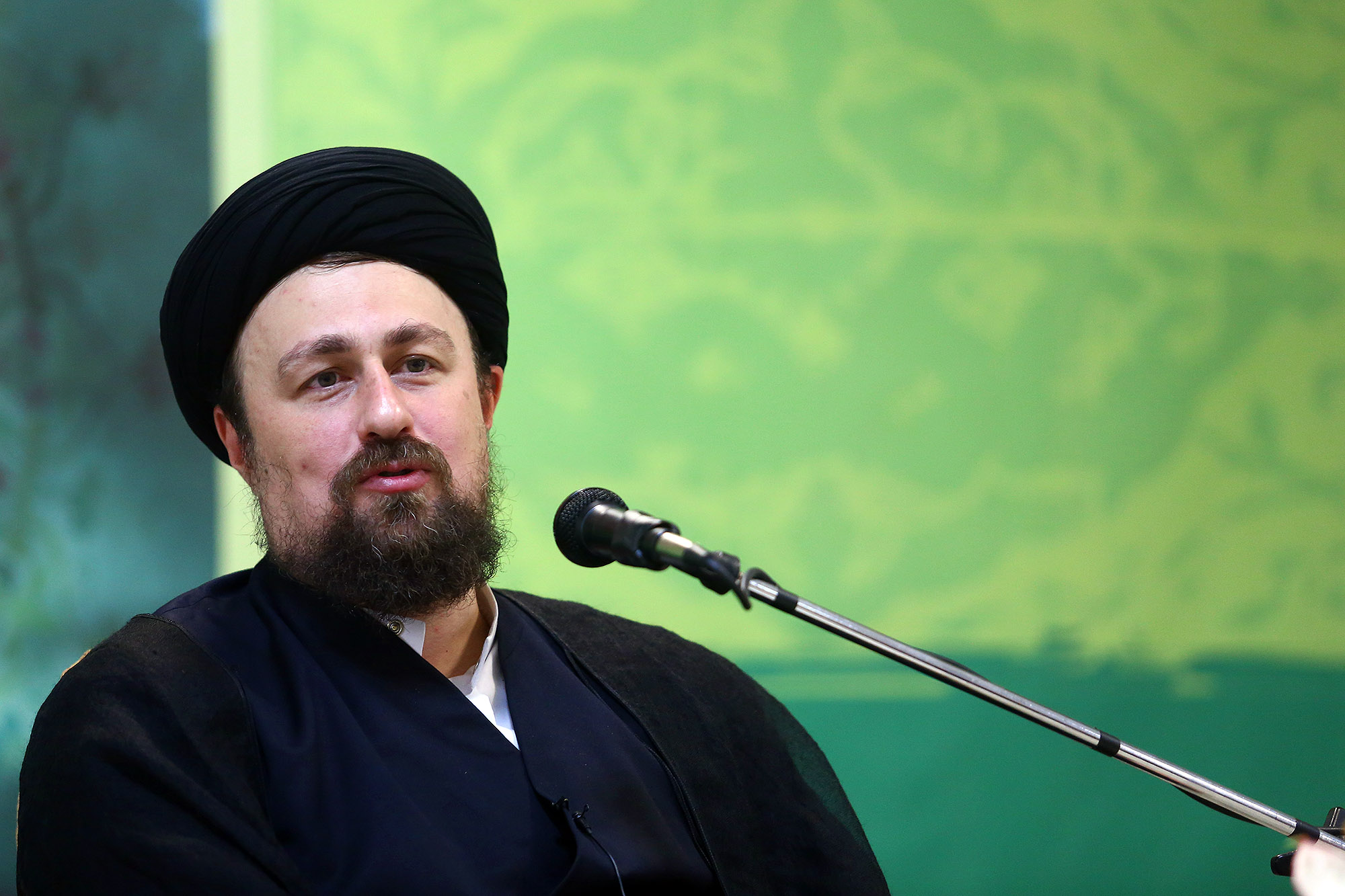 اگر از گفتمان انقلاب مراقبت نکنیم، به ضدّ خود تبدیل می شود/ صاحبان اندیشه موظفند پیرایه های افراط و تفریط را از گفتمان امام بزدایند