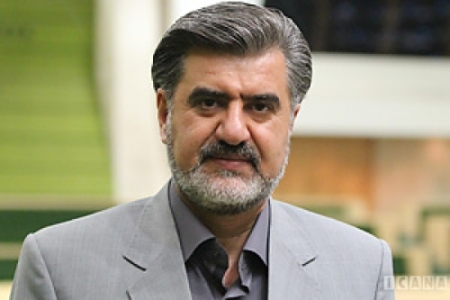 لزوم فراهم آوری بستر رقابتی در خودروسازی کشور/ دولت خودروهای فرسوده را به مزایده نگذارد