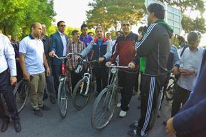 دوچرخه سواری همگانی با حضور وزیر بهداشت در یزد