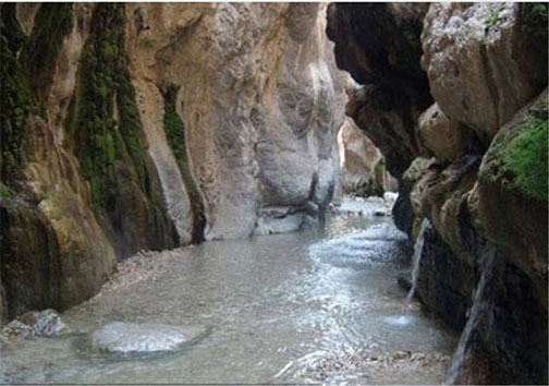 چشمه آب گرم دلفان نگینی درخشان دردل کوههای لرستان