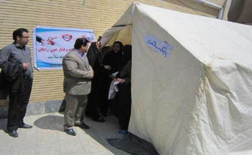 استقبال مهابادی ها از چادرهاي سلامت