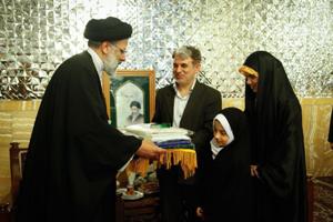 تقدیر تولیت آستان قدس رضوی از دختر 7 ساله تبریزی