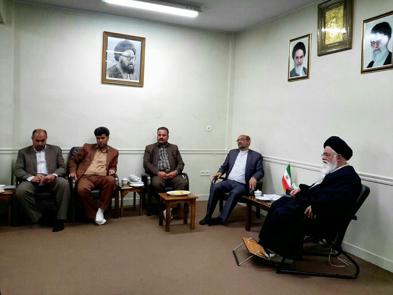 امام جمعه مشهد؛اعضای شوراهای شهر و روستا آلوده کارهای سیاسی نشوند