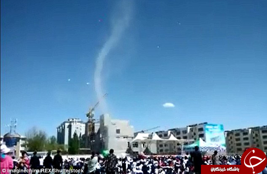 طوفان دانش&zwnj;آموزی را چندین متر به هوا برد + تصاویر