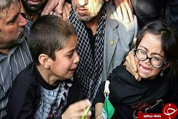 // در حال کار// وداع فرزندان شهید مدافع حرم با پدر + عکس