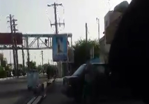 فیلمی دردناک از خودکشی یک دختر جوان از روی پل هوایی